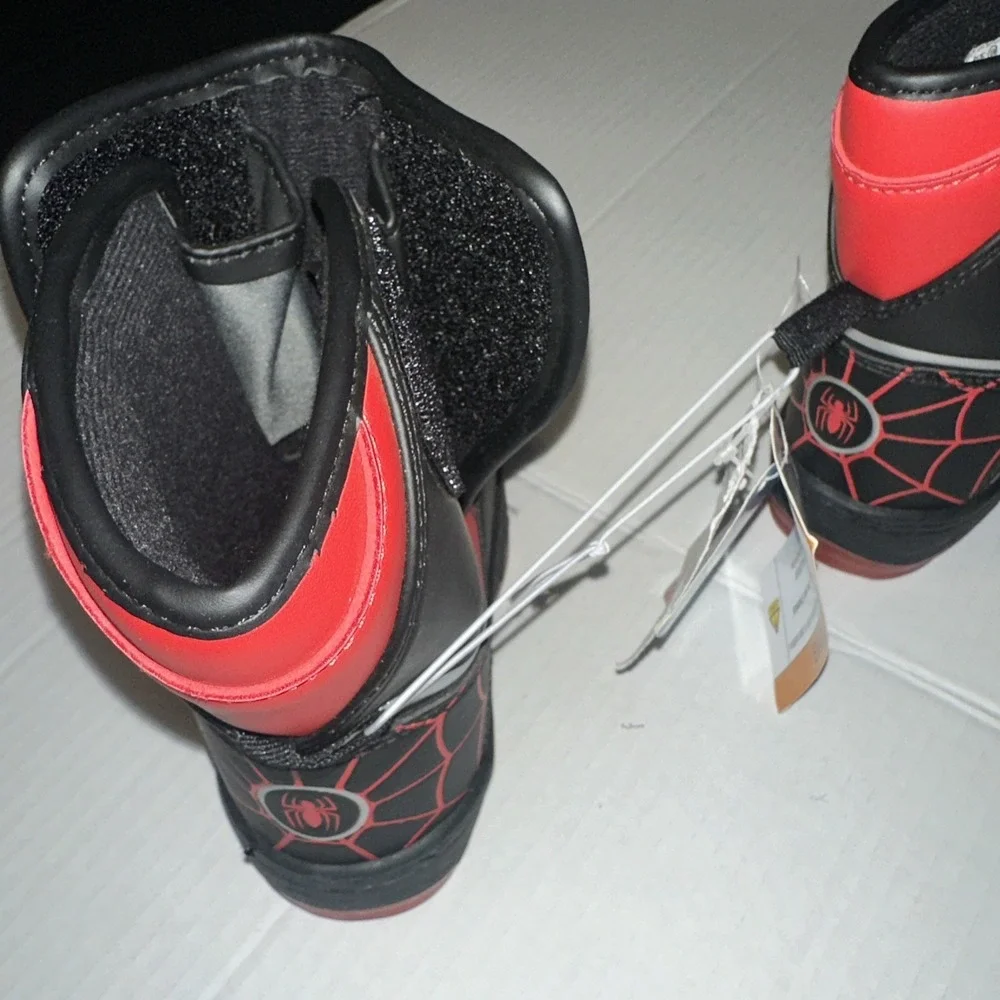 Marvel Spider-Man Toddler Snow Boots Size 6M Light Up Winter Shoes NEW
